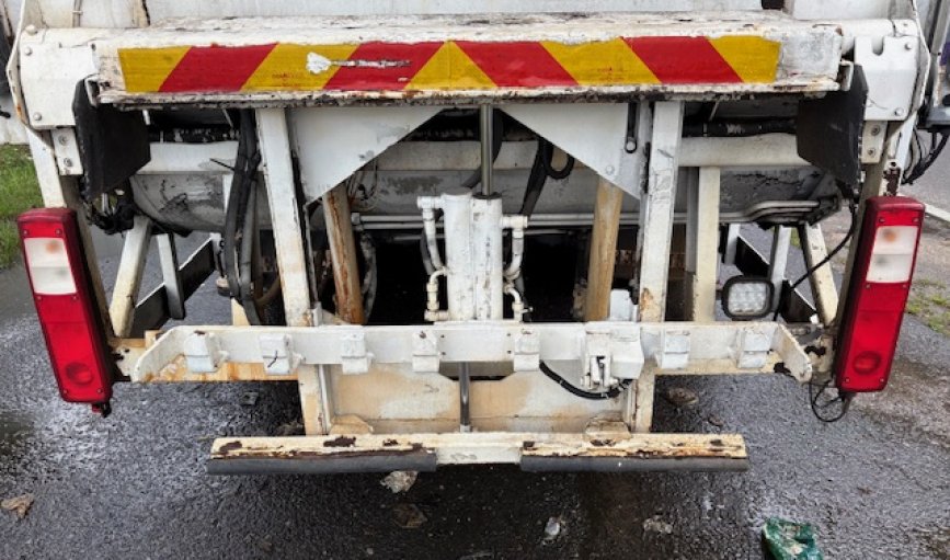 Vehicle Detail Slide Image