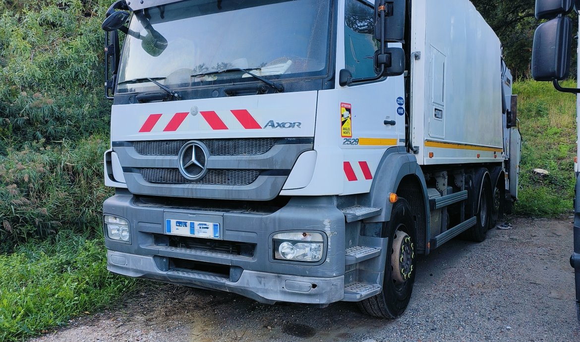 Vehicle Image Vehicle Image