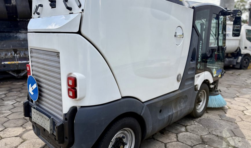 Vehicle Detail Slide Image