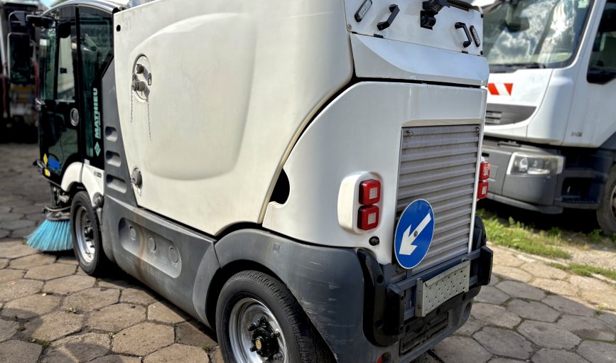 Vehicle Detail Slide Image